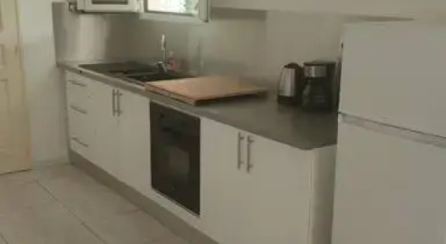 Villa tropicale charmant T2 dans un cadre verdoyant, Boek Villa Hotels in Gros-Morne met parkeren, Parkeren
