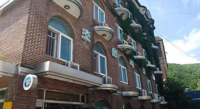 Green Resortel, Boek Pension Hotels in Gangwon-Do met parkeren, Parkeren
