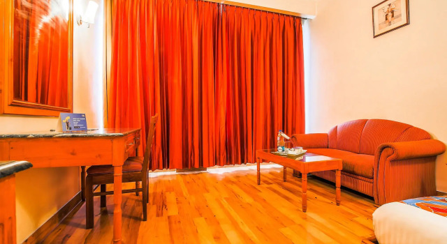 Hotel Surya Residency, Varaa Hotelli Hotellit Punjab pysäköinnillä, Pysäköinti