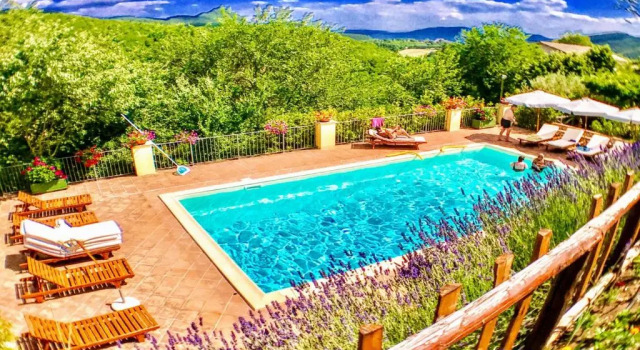Вилла Spoleto Splashwhole Private Villagesleeps 30 With Football Pitch and Play Area