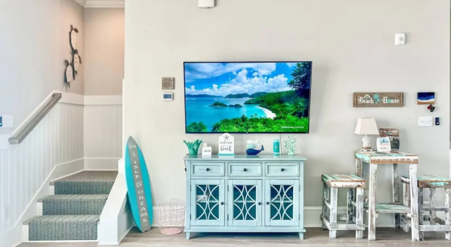 Luxury Beach Condo 5 Min Walk to Beach Shops