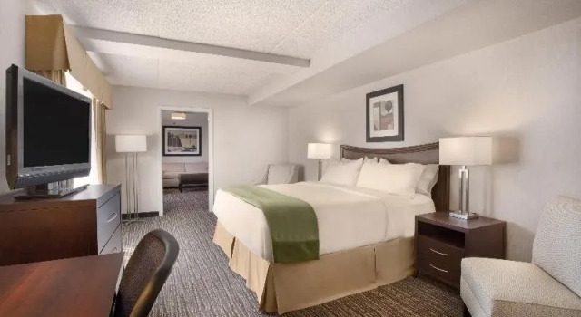 Люкс с балконом Holiday Inn Scottsdale North- Airpark by IHG