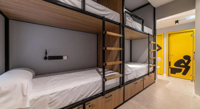 Кровать в общем номере Petit Hostel La Latina