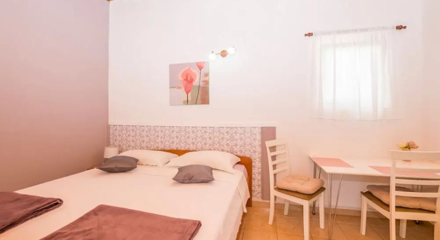 Студия Apartments and Room Zinka