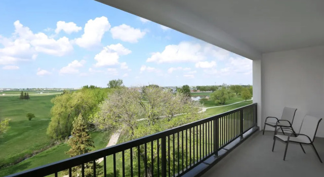 Четырёхместный номер Standard с балконом Holiday Inn & Suites Sioux Falls - Airport by IHG