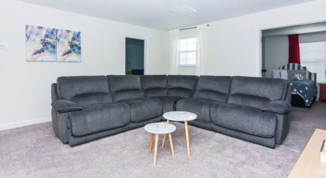 Gorgeous Home with Pool and Game Room CG1680, Забронировать Отель Отели Давенпорт с парковкой, Парковка