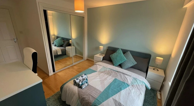Spacious Modern 2BR Apartment Near City Center, Забронировать Апартаменты/квартира Отели Glasgow & The Clyde Valley с парковкой, Парковка