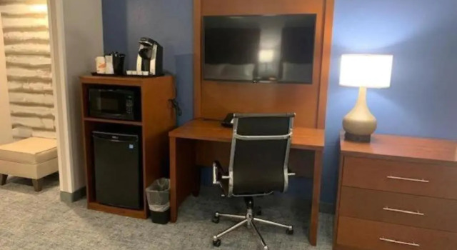 Люкс Comfort Suites near Birkdale Village- Huntersville