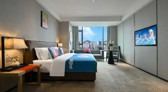 Family Suite Mid-Level Hotel