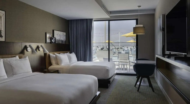 Четырёхместный номер Standard с видом на бассейн Hilton Buena Park Anaheim