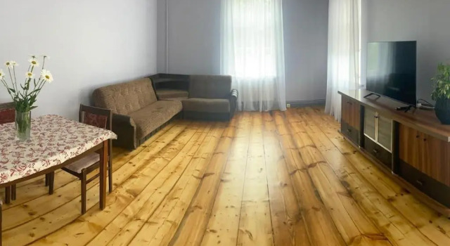 Historical apartament in Kandava, Prenota Appartamento Hotel a Vidzeme con parcheggio, Parcheggio