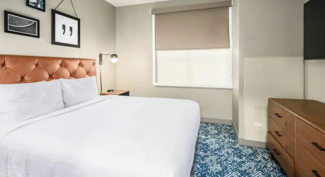 Полулюкс c 1 комнатой Four Points by Sheraton Bedford Manchester Airport