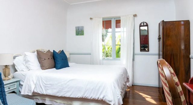 Sunny Hotel Room Corner Unit 1 Bedroom 1 Bathroom Hotel Room