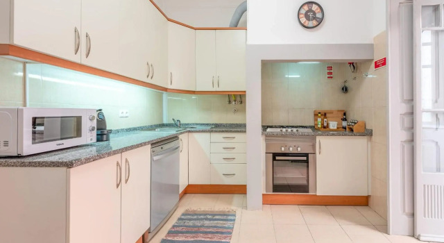 Vita Portucale ! Deluxe 3 Br Apartment in Arroios, Забронировать Апартаменты/квартира Арроюш Лиссабон, рядом с Станция метро Sao Sebastiao — Проспект Герцога Авила
