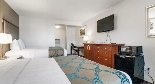 Четырёхместный номер Standard Heritage Inn Express Hayward