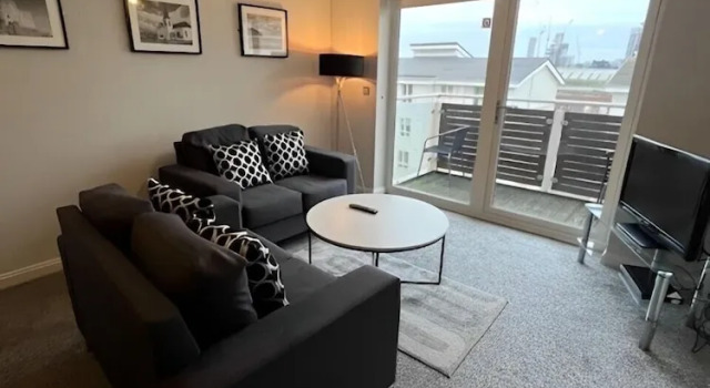 Апартаменты с 2 комнатами с балконом Century Wharf Apartments by Urban Space