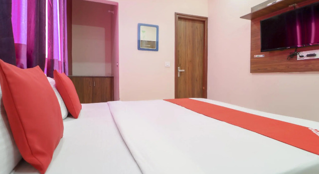 OYO 76270 Hotel Shaurya, Забронировать Отель Отели Чандигарх 3 звезды, рядом с Торговый центр Elante Mall, 3*