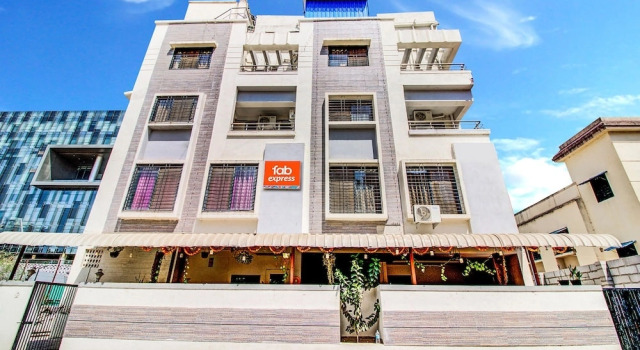 FabHotel Royal Inn, Забронировать Отель Отели штата Махараштры с завтраком, Завтраки