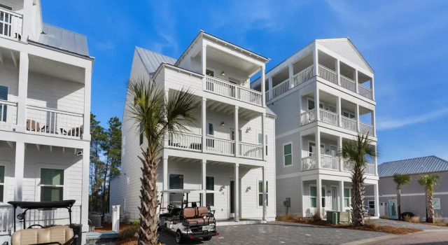 6-seater Golf Cart, Sleeps 16, Close to the Beach!