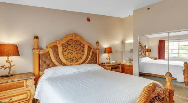 3rd Floor Front Side Corner Penthouse Suite - 301 by Grand Wood Suites, Book Lejlighed Hoteller i Nashville med parkering, Parkering