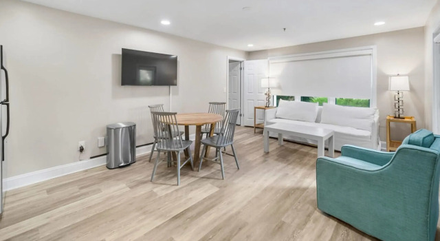 Modern & Spacious PCB Condo! 1st Floor, Pvt Porch
