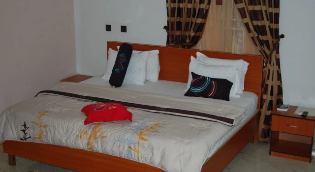 Люкс Executive Nue-Crest Hotels & Suites