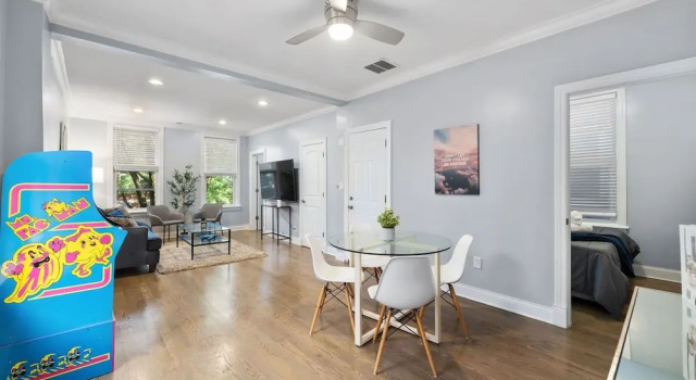 Апартаменты Stylish 2BR Urban Retreat in River West