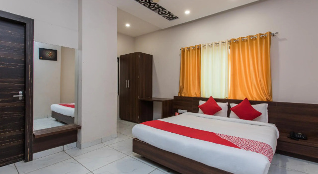OYO 18757 Nakshatra Inn, Забронировать Отель Отели штата Махараштры 3 звезды, 3*