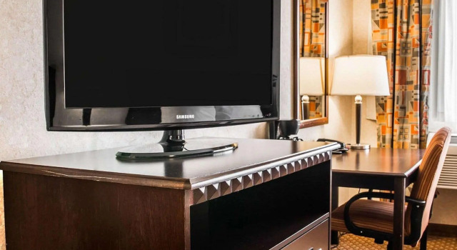 Четырёхместный номер Standard American Inn & Suites