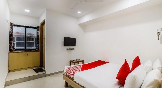 OYO 48254 Hotel D Veeray