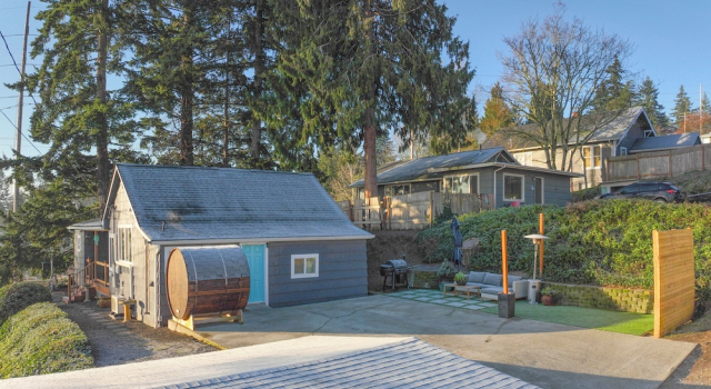 Walk to Shipyard: Bremerton Home w/ Patio!, 预订 度假屋 布莱默顿 华盛顿州