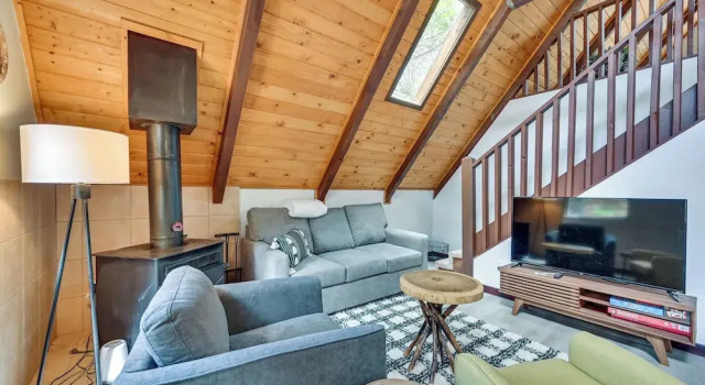 Deck & Grill: A-frame Cabin in Munds Park!, Rezerwuj Dom wakacyjny Munds Park 