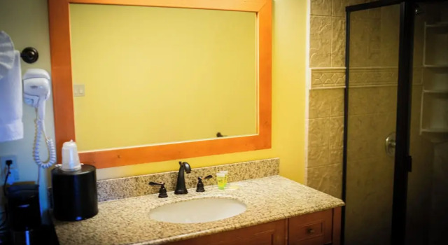 Семейный люкс Deluxe с балконом Yosemite Gateway Motel