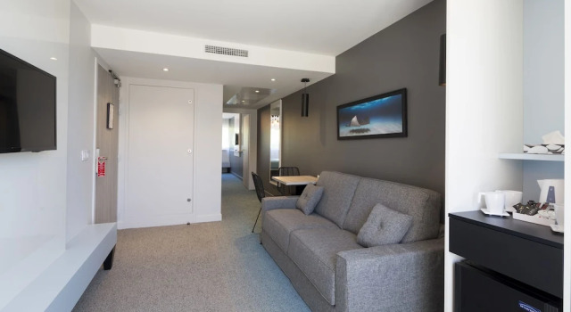 Двухместный полулюкс Logis Hôtel Les Pins - Opéralia