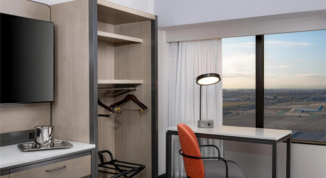 Номер Mobility Accessible Hearing Accessible Hilton Los Angeles Airport