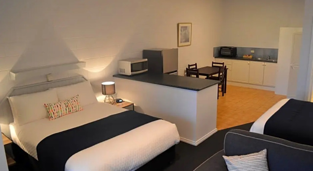 Студия Penguin Seaside Motel