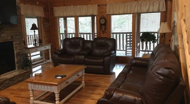 Mayberry 3 Br cabin by RedAwning