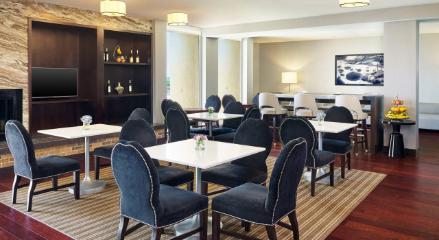 Четырёхместный клубный номер Standard Sheraton Fort Worth Downtown Hotel