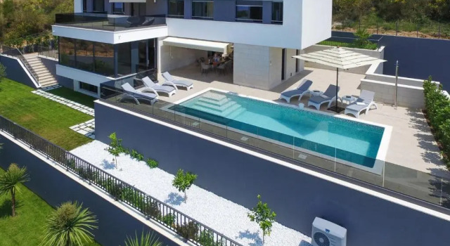 Вилла Luxury, seafront Villa IVAN with heated pool only 100m from beach