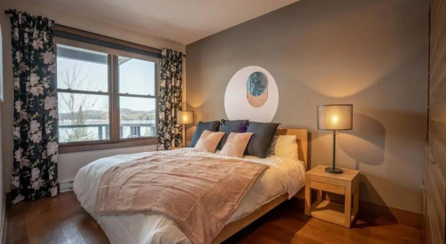 Люкс Suite overlooking the lake & mountains with resort