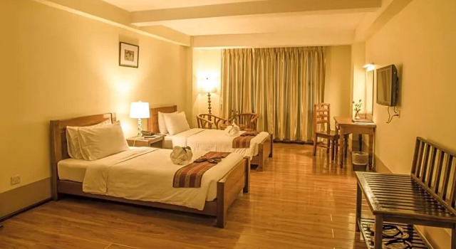 Deluxe Double room Shwe Ingyinn Hotel