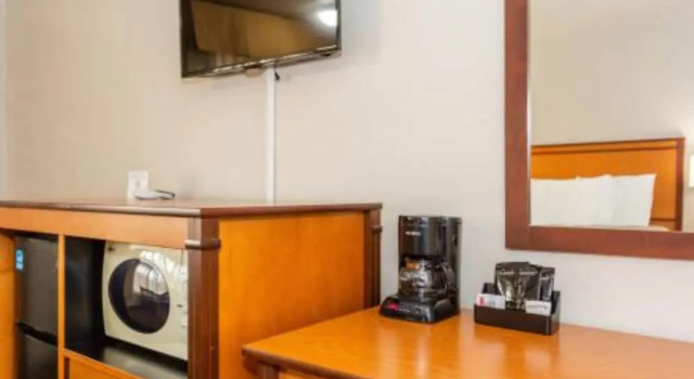Четырёхместный люкс Anchor Bay Inn near Winchester Bay