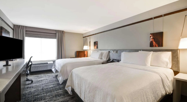 Четырёхместный номер Deluxe Hilton Garden Inn Austin Round Rock
