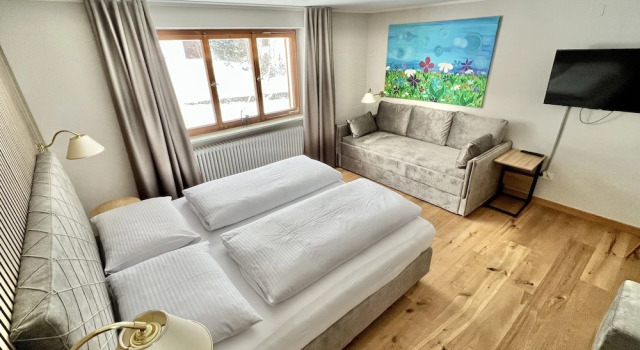 Трёхместный номер Comfort c 1 комнатой с видом на горы Haus Schrofenstein