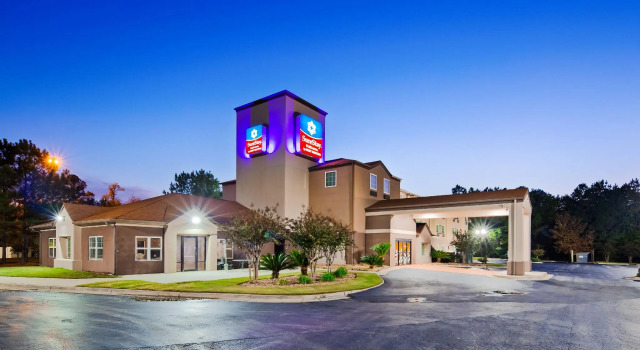 Кровать в общем номере Wingate by Wyndham Macon I-475