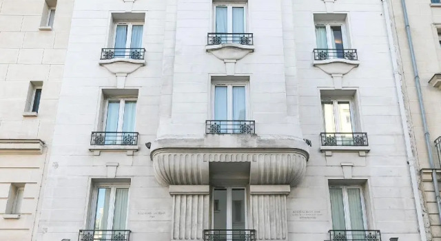 Кровать в общем номере Hotel OHM by Happyculture