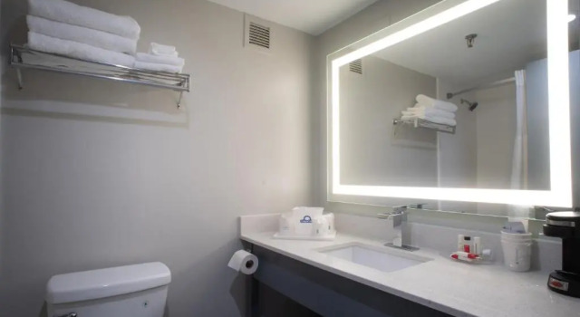 Четырёхместный номер Deluxe Best Western New Brunswick - East Brunswick