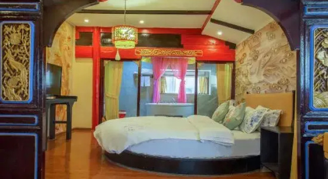 Семейный люкс Blessed Harmony Hostel (Lijiang Old Town Mu's Mansion Branch)