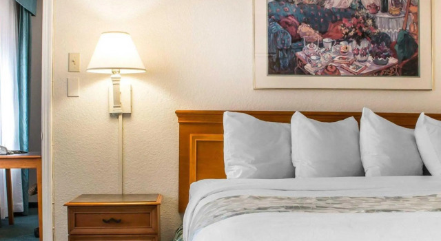 Двухместный номер Standard Quality Inn Tulsa Central