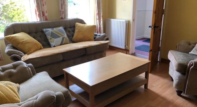 Conveniently situated three bedroom townhouse, Забронировать Отель Мовилл Inishowen